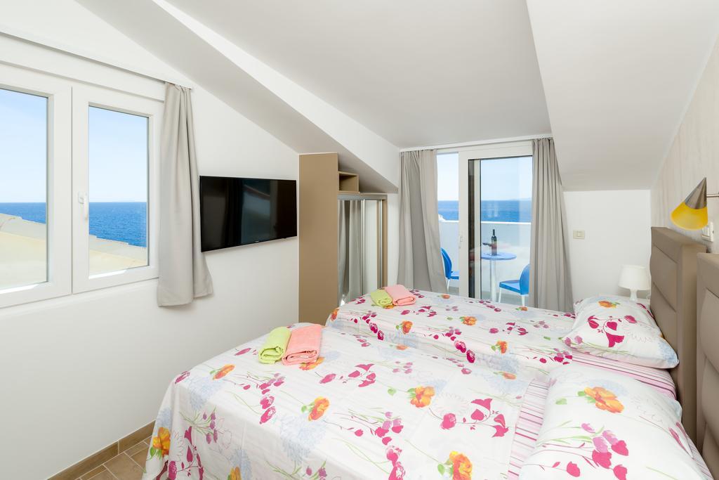 Superb Beachfront Luxury Seaview With Private Beach Milna  Eksteriør bilde