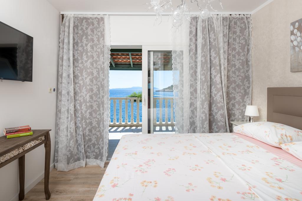 Superb Beachfront Luxury Seaview With Private Beach Milna  Eksteriør bilde