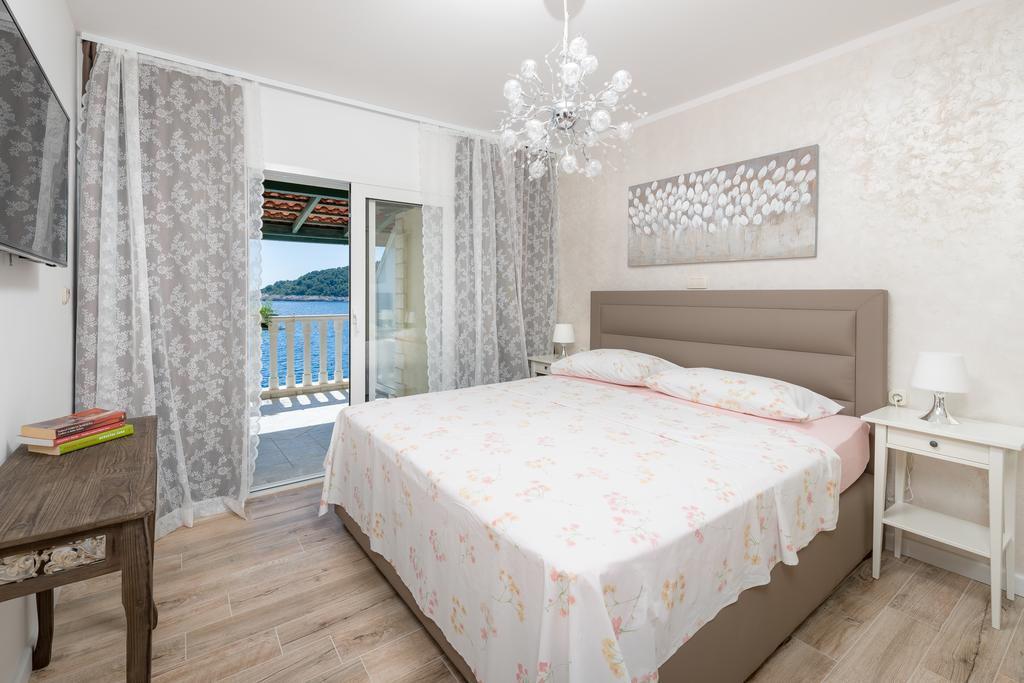 Superb Beachfront Luxury Seaview With Private Beach Milna  Eksteriør bilde