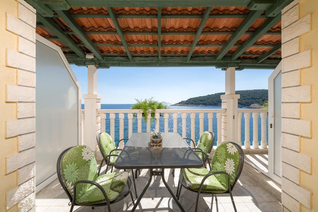 Superb Beachfront Luxury Seaview With Private Beach Milna  Eksteriør bilde