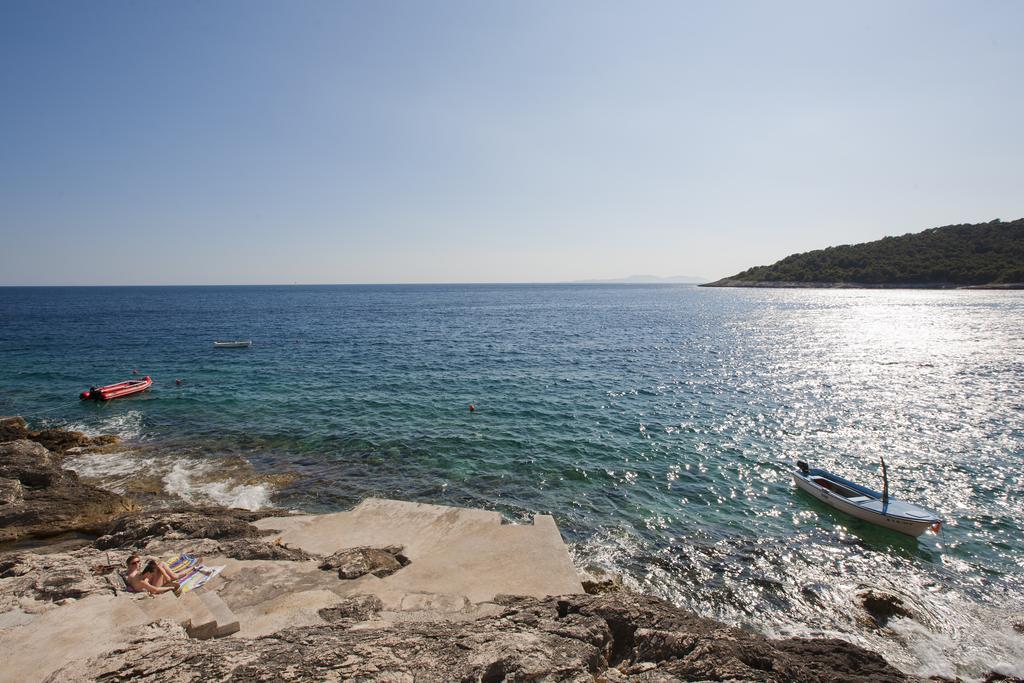 Superb Beachfront Luxury Seaview With Private Beach Milna  Eksteriør bilde