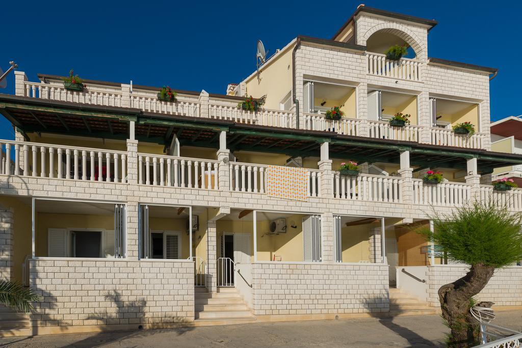 Superb Beachfront Luxury Seaview With Private Beach Milna  Eksteriør bilde