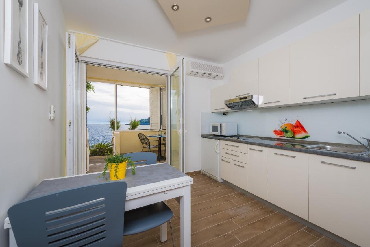 Superb Beachfront Luxury Seaview With Private Beach Milna  Eksteriør bilde